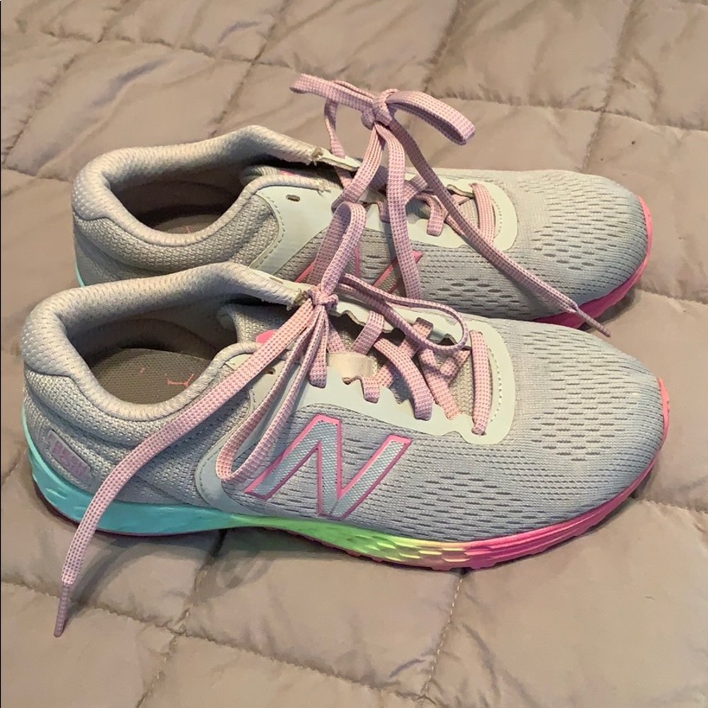 New Balance tennis shoes